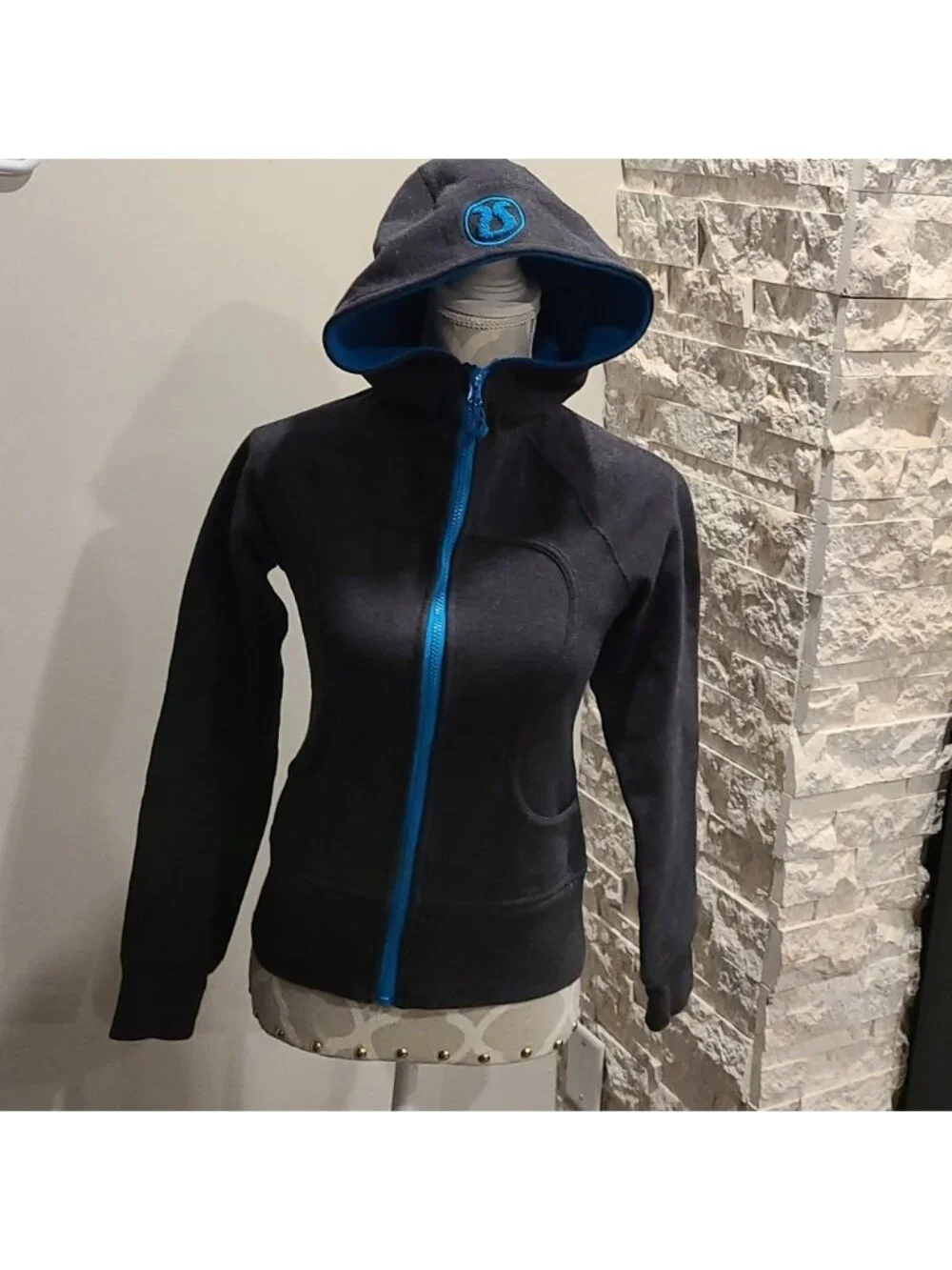 Lululemon Scuba Hoodie heathered grey  and blue zipper